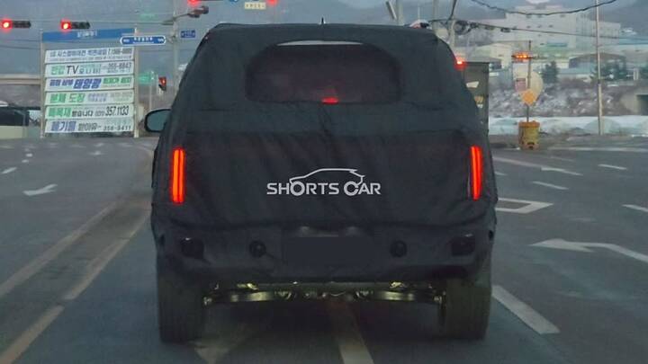 thumb-2027 Hyundai Santa Fe Facelift_newcarscoops_793_950x535