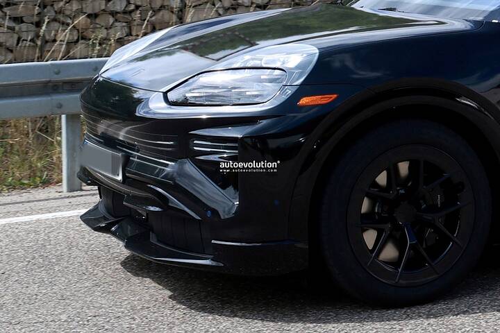 imgi_47_2027-porsche-cayenne-coupe-electric-spied-with-strange-looking-rear-vents_7
