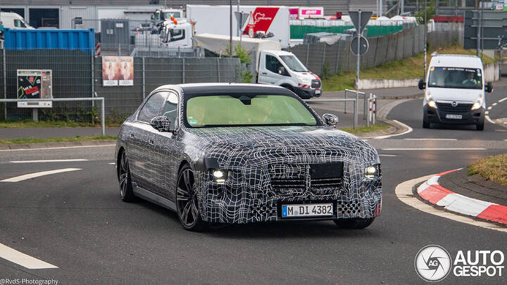 bmw-7-series-g70-2026-cfed2-c111719072025104523_4