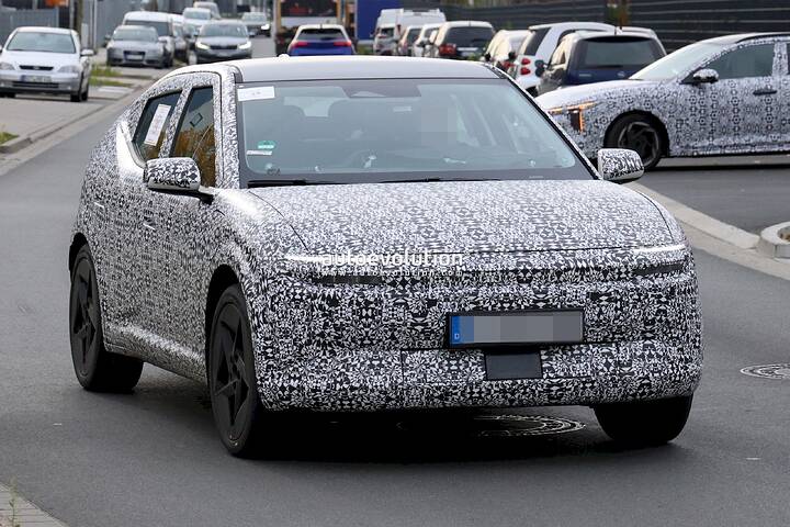 imgi_63_the-hyundai-ioniq-3-spied-with-concept-three-cues-tesla-esque-pleos-infotainment-system_13