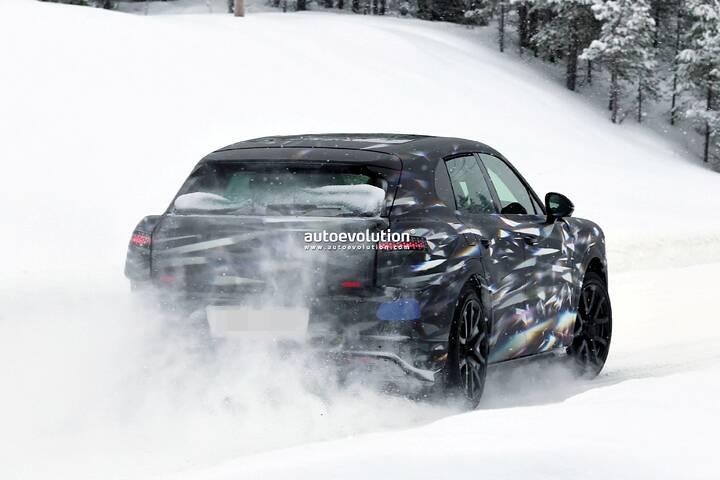 imgi_45_spy-photos-2027-bentley-electric-suv-looks-dignified-while-oversteering_12