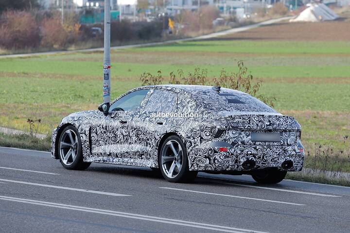 imgi_48_the-audi-rs-6-sedan-is-making-a-comeback-should-the-four-door-bmw-m5-worry_11