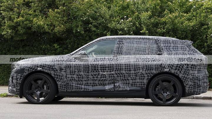 BMW ya prueba el iX5 M70 xDrive, no parece un super-SUV eléctrico pero va a volar 8