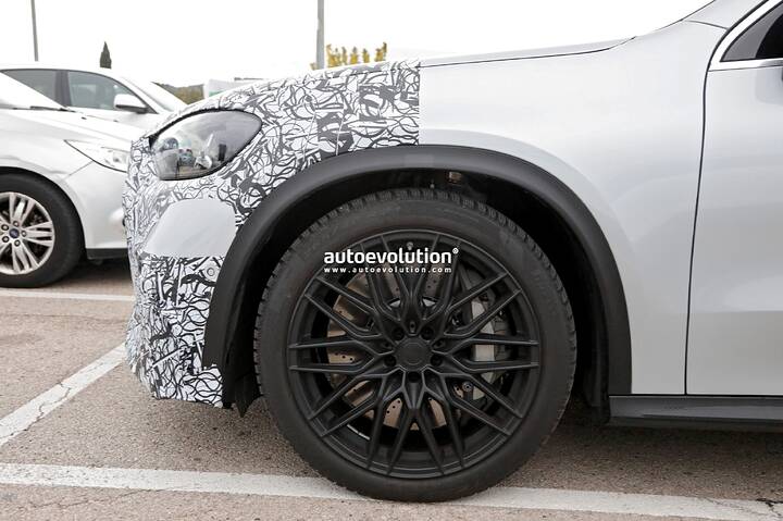 imgi_55_2027-mercedes-amg-glc-eq-spied-with-less-camouflage_10