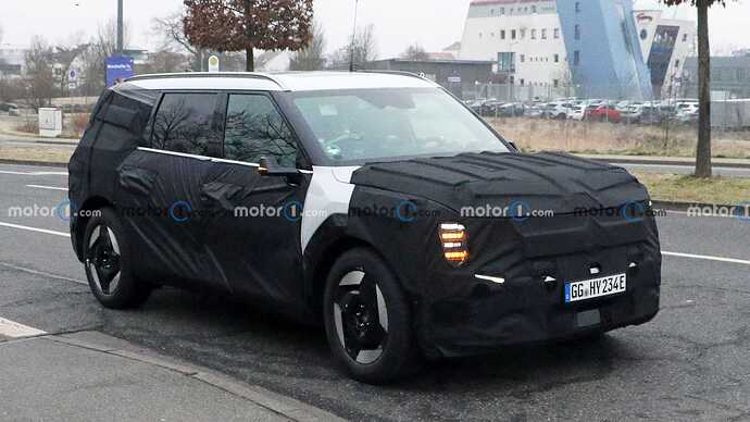 new-kia-ev9-spy-photos (10)