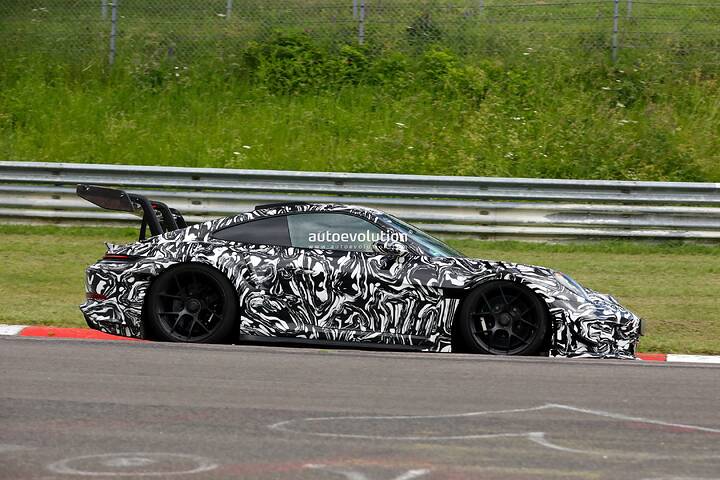 porsches-newcarscoops-2027-updated-gt3-rs-hits-the-nurburgring_5