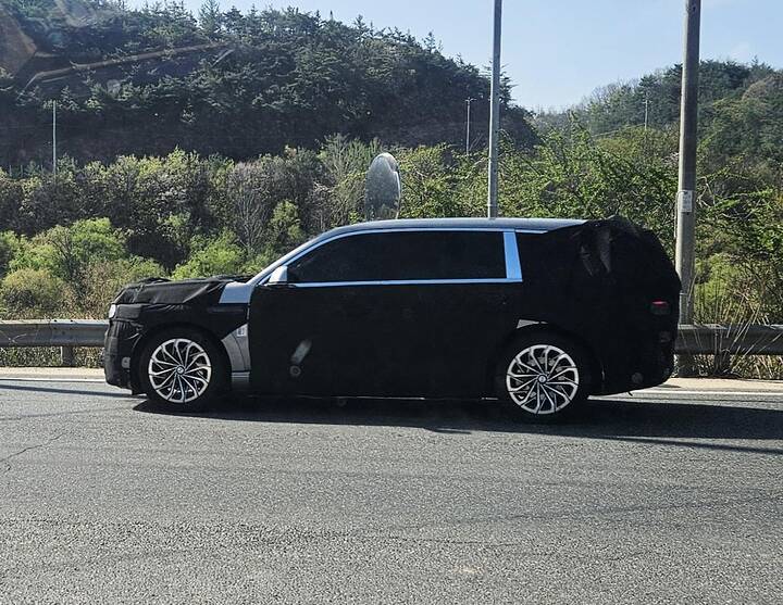 thumb-2027 Genesis GV90_newcarscoops950x735