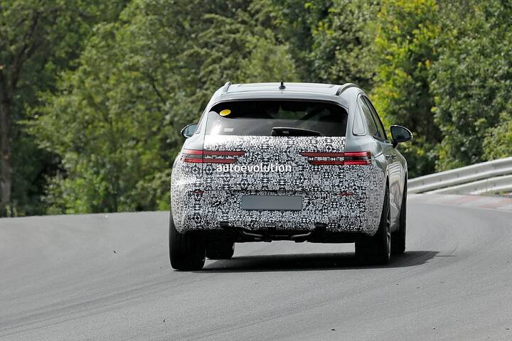 spy-photos-2027-genesis-gv70-hybrid-looks-fast-at-the-nurburgring-nordschleife_9