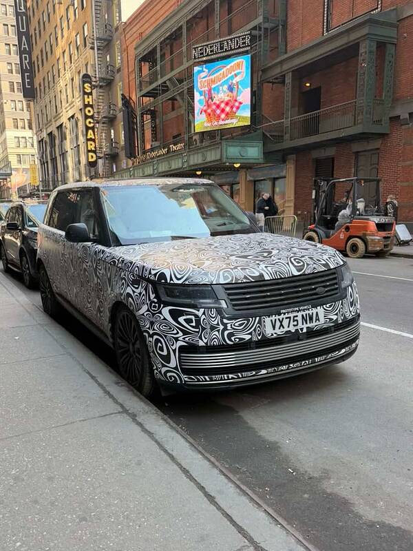 2027 Range Rover electric spotted-newcarscoops-1d