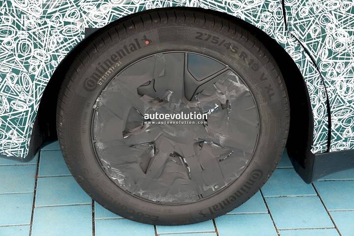 imgi_30_2026-tesla-model-y-l-caught-testing-on-the-nurburgring-european-model-confirmed-thumbnail_11