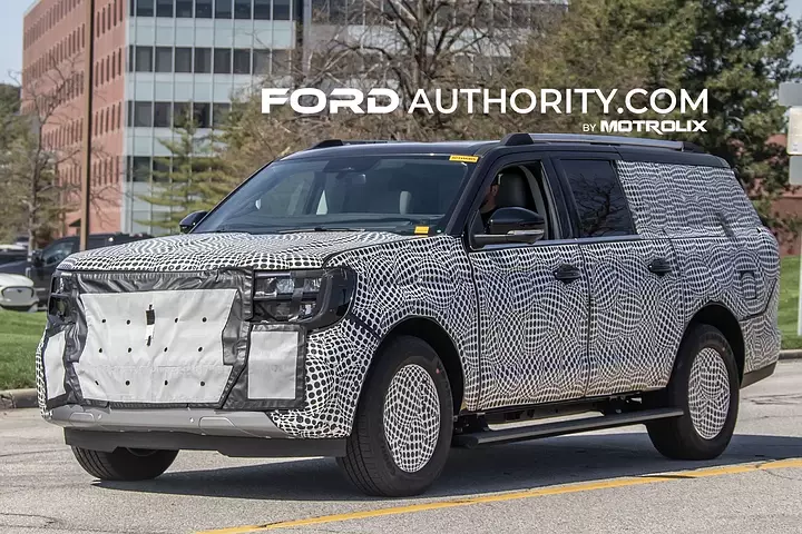 2025-Ford-Expedition-Refresh-Prototype-Spy-Shots-Light-Camo-April-2024-Exterior-003-side-front-three-quarters