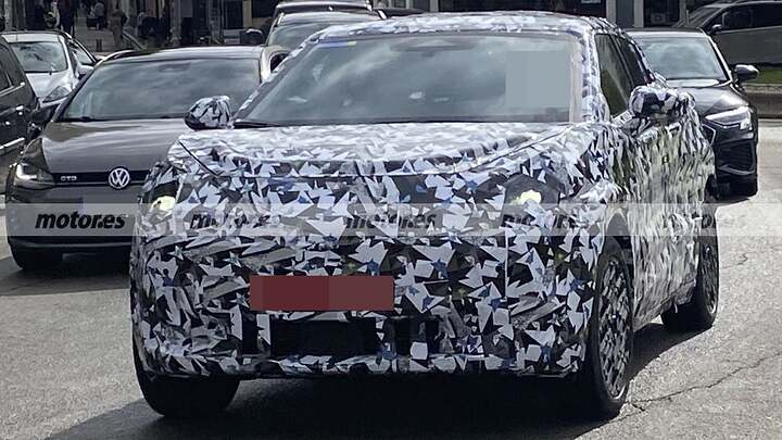 First spy photos of the new 2026 Nissan JUKE, the SUV that promises to surprise everyone again 4
