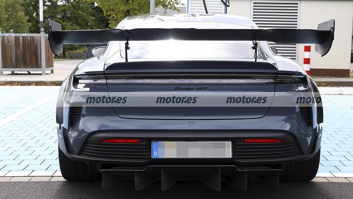 El Taycan más salvaje de la historia vuelve a dejarse ver en fotos espía, Porsche quiere volver a ser el rey 6