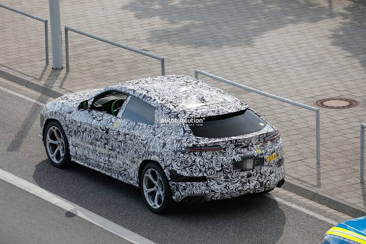 spy-photos-german-police-pulls-over-2025-lamborghini-urus-phev-at-the-nurburgring_3