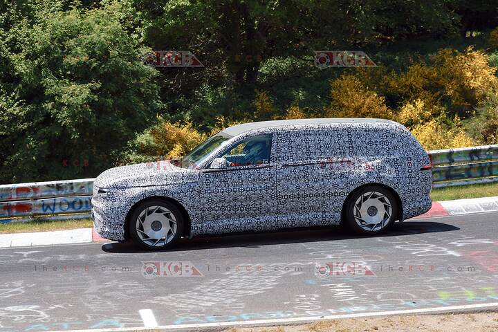Genesis-GV90-loses-camouflage-nurburgring