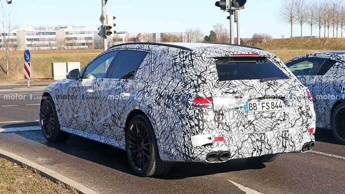 mercedes-amg-e53-wagon-spy-photos (6)