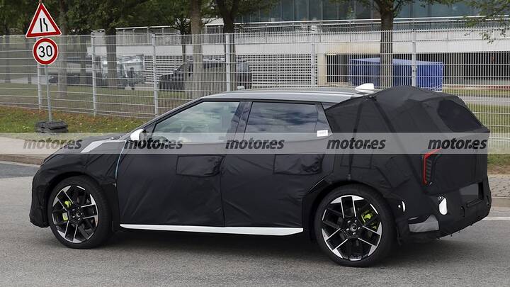 Fotos espía del KIA EV4 GT, el compacto eléctrico que amenaza al ID.3 GTX y a Tesla 8