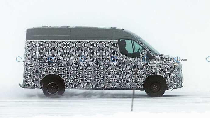 new-renault-master-first-spy-photo (6)