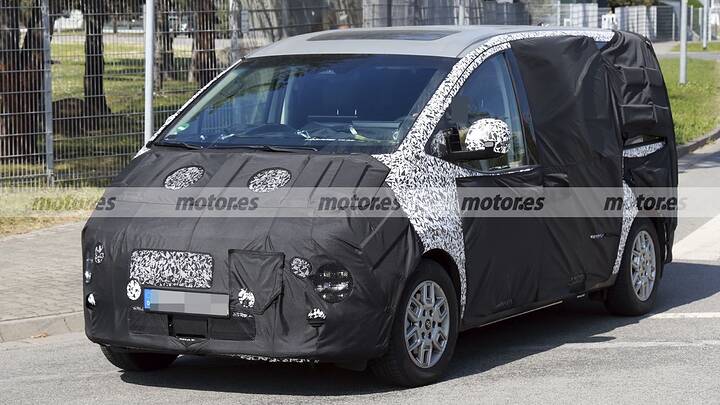hyundai-staria-ev-2026-fotos-espia-2025107721-1744707464_7