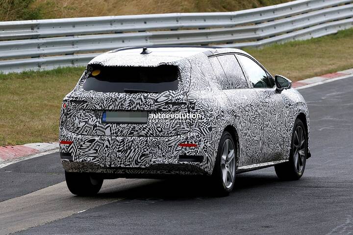 imgi_43_2026-skoda-eviatiq-people-carrier-spied-boasting-vision-7s-concept-styling-influences_7