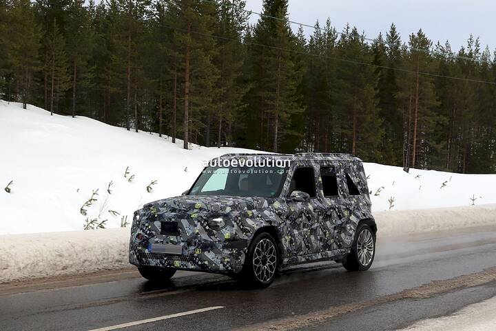 imgi_32_spy-photos-mercedes-benz-showcases-baby-g-class-off-roader-in-new-camo-acknowledging-speculations_4