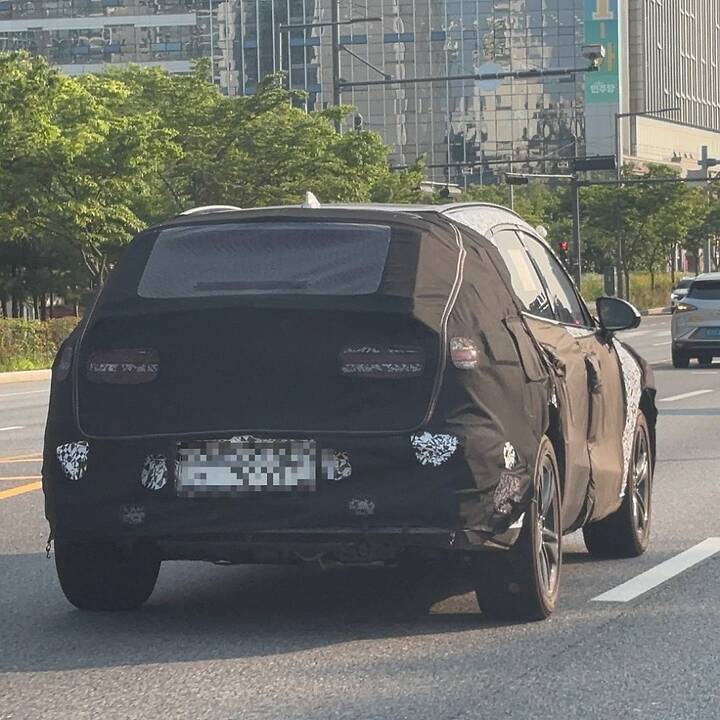 thumb-2027 Genesis GV70 EREV_newcarscoops_74498_811_950x950