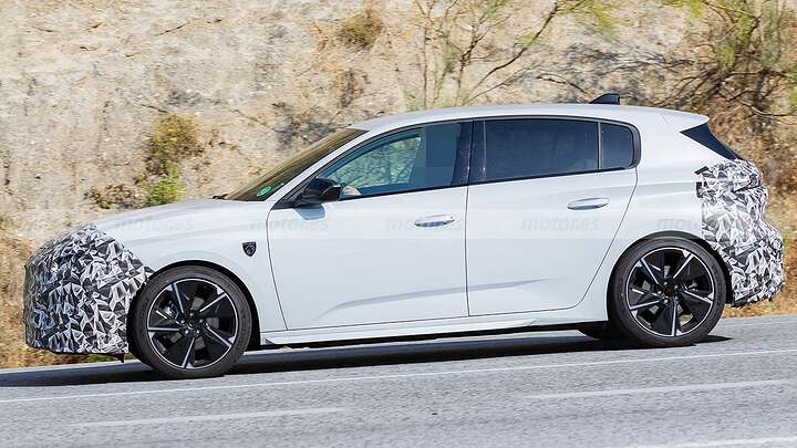 Cazado el nuevo Peugeot 308, descubre la renovación que desafía al Golf en estas fotos espía 9
