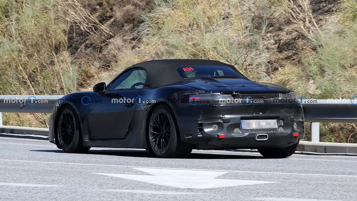 2025-porsche-boxster-ev-spied-with-final-headlights-and-taillights (11)