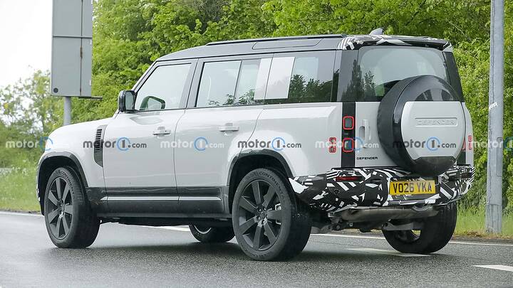 land-rover-defender-facelift-2027-newcarscoops(11)