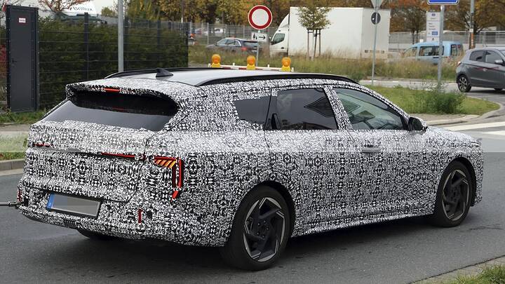 kia-k4-wagon-2026-fotos-espia-destape-2025110845-1762157278_12