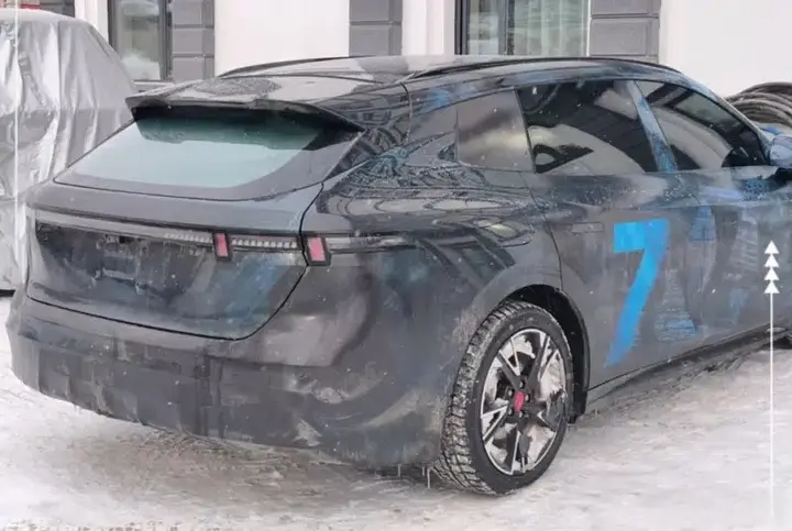 Lynk & Co 07 Travel Edition Wagon Spotted_newcarscoops_ge-800x537