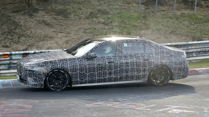 New BMW i7 facelift newcarscoops 002