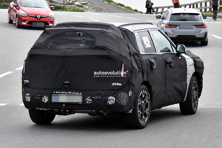 spy-photos-2027-hyundai-tucson-dons-art-of-steel-overalls-in-the-alps_24