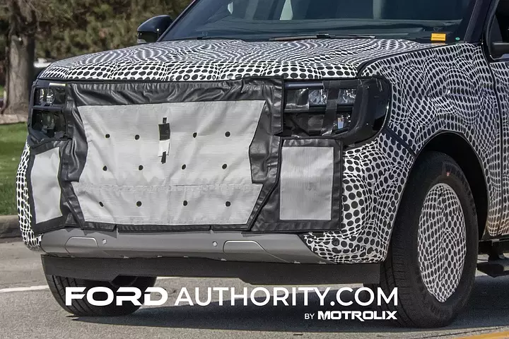 2025-Ford-Expedition-Refresh-Prototype-Spy-Shots-Light-Camo-April-2024-Exterior-002-front-three-quarters-front-fascia-headlights