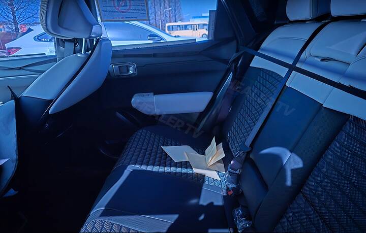 2025_kia_EV4 hatchback interior_image (9)