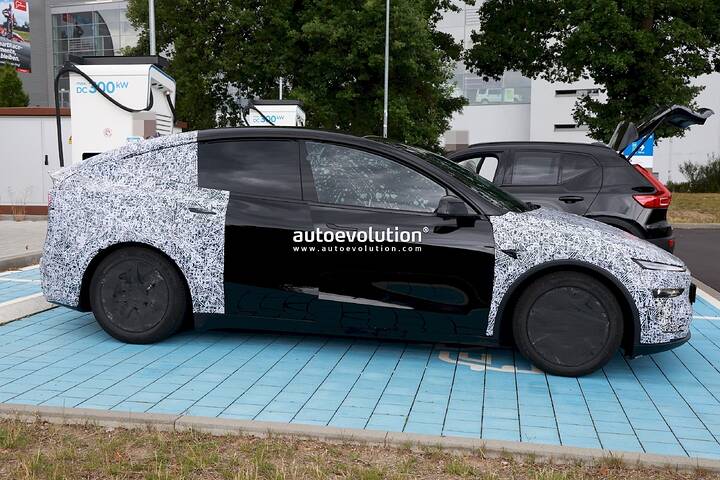 imgi_52_2026-tesla-model-y-l-caught-testing-on-the-nurburgring-european-model-confirmed_4