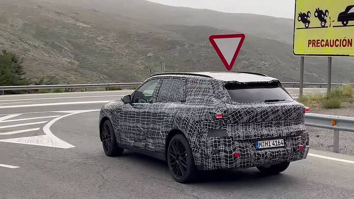 2027-bmw-x5-test-fleet-spied-with-internal-combustion-and-electric-power_26