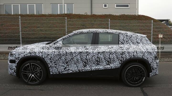 mercedes-gla-eq-amg-2027-fotos-espia-2025110520-1760514428_8