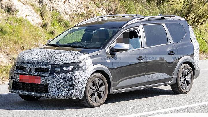 interior-dacia-jogger-2026-fotos-espia-2025107991-1746350929_4