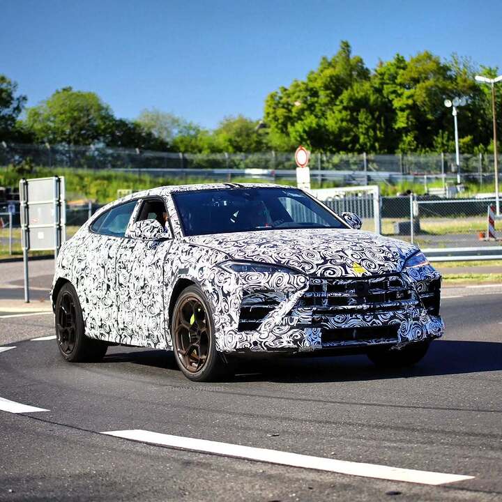 'Lamborghini testing a facelifted #UrusPHEV @ the @nuerburgring ' #lamborghini #Lamborghiniurus #urus #urusphev #nurburgring #nuerburgring #ring #norschleife #gruenehoelle #nbr #cartest #spycar #spyshot #erlkönig #ThomasSPhotos