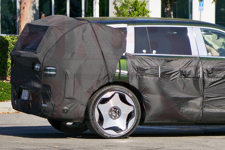 2027-us-spec-genesis-gv90-coach-door-newcarscoops- 0004