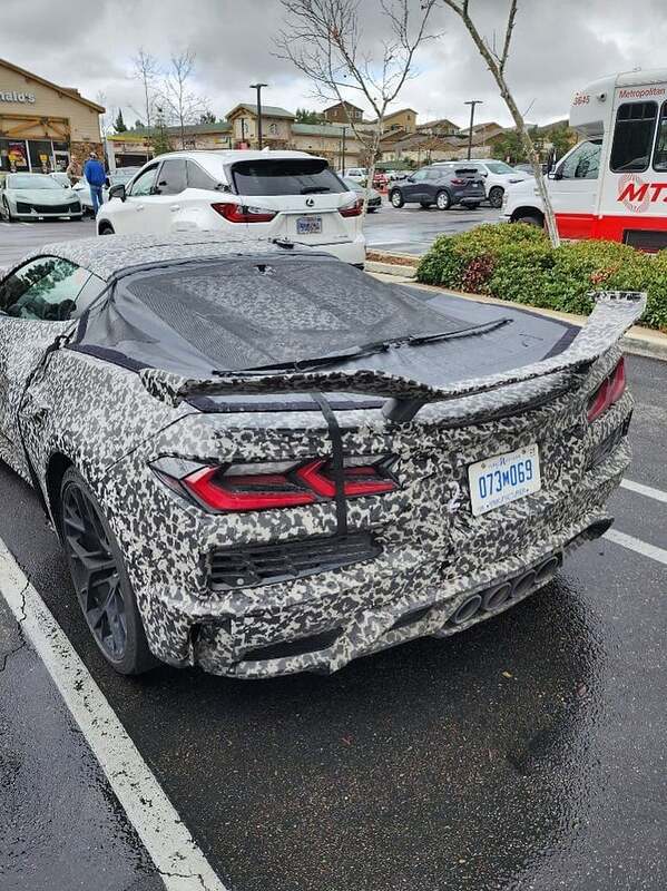 c8-corvette-zr1-prototypes-spied-testing-with-multiple-rear-wing-designs_5