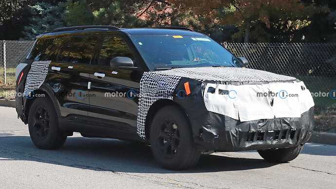 updated-ford-explorer-timberline-spy-photos (4)