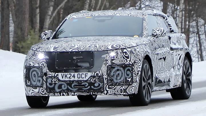 Range Rover Velar - front tracking_zykgvt