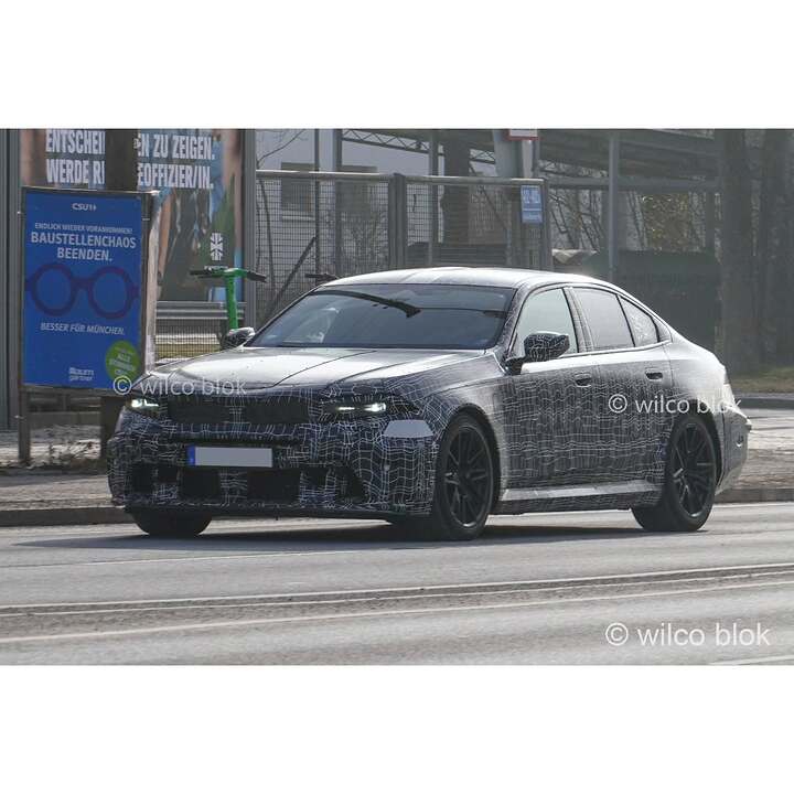 2027 BMW M5 LCI spied -newcarscoops-8
