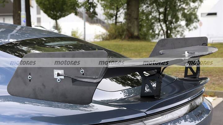 El Taycan más salvaje de la historia vuelve a dejarse ver en fotos espía, Porsche quiere volver a ser el rey 15