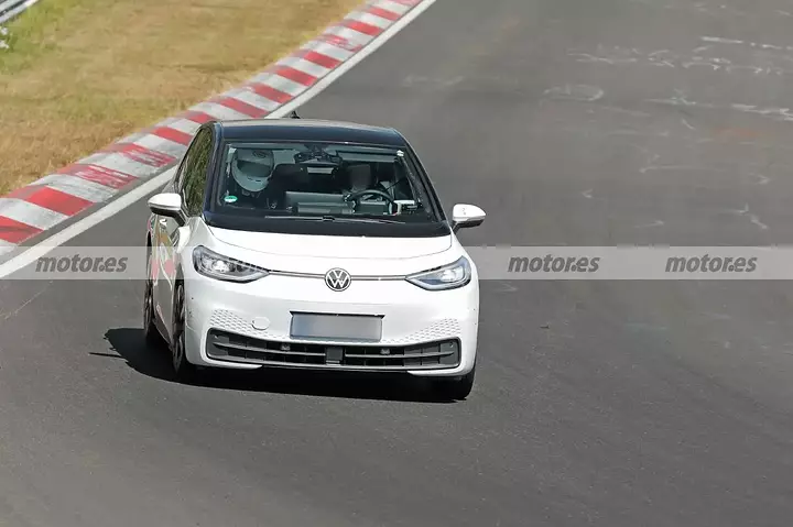 volkswagen-id2-2025-mula-nurburgring-fotos-espia-2024103714-1723559882_1