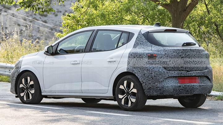 El coche barato más vendido se aleja de los chinos con una actualización que llega en 2025 repleta de mejoras 9