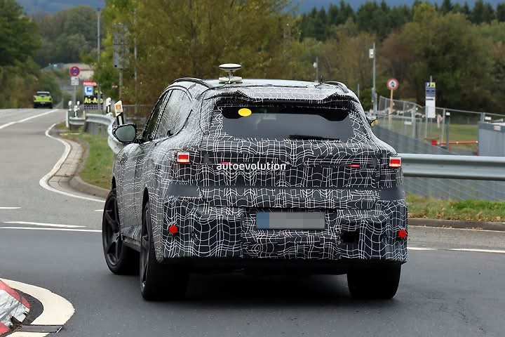 meet-the-first-ever-bmw-x5-m-electric_15