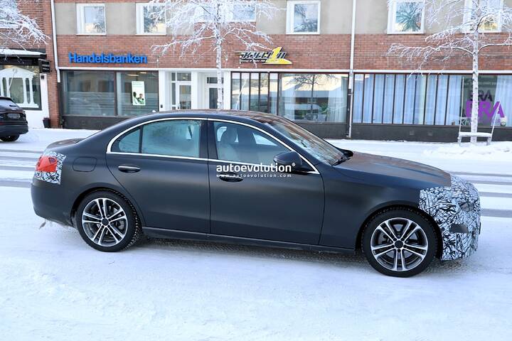 spy-photos-2027-mercedes-benz-c-class-facelift-reverses-all-touch-steering-wheel-trend_5